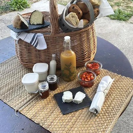 Luxury tent And Me Glamping *